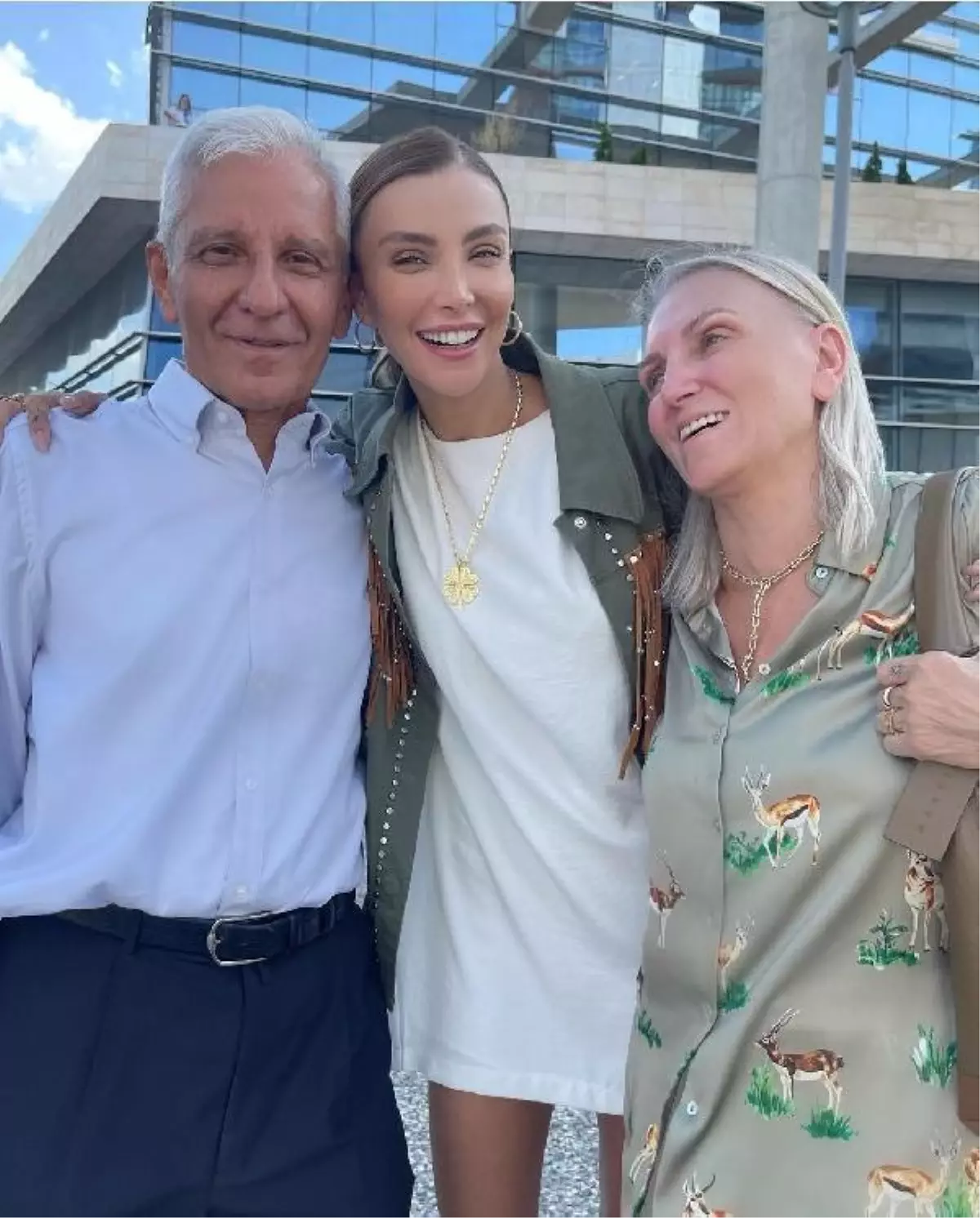 Özge Ulusoy babası öldü mü? Özge Ulusoy'un babası Haydar Ulusoy kim? Özge Ulusoy babası neden öldü?