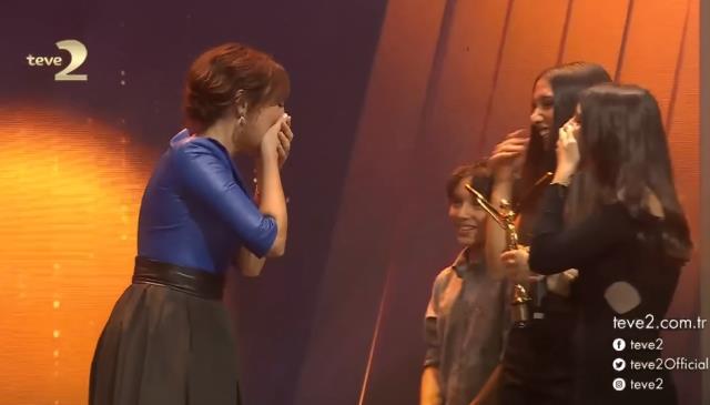 Sema Ergenekon konuşmasında hem eşi Uğur Aslan'ı ağlattı hem de kendisi ağladı Sema Ergenekon konuşmasında hem eşi Uğur Aslan'ı ağlattı hem de kendisi ağladı