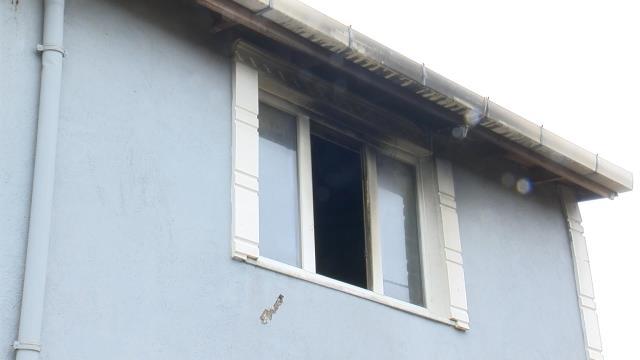 Annesini yakmaya çalışmıştı; bu kez evini yaktı