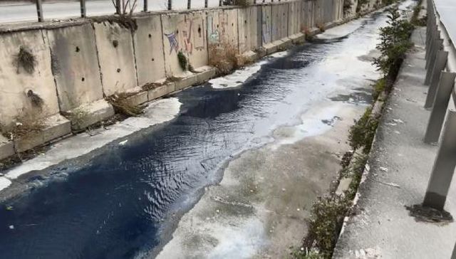 AYVALIDERE'DE MAVİ RENKTE AKAN SU ENDİŞE YARATTI