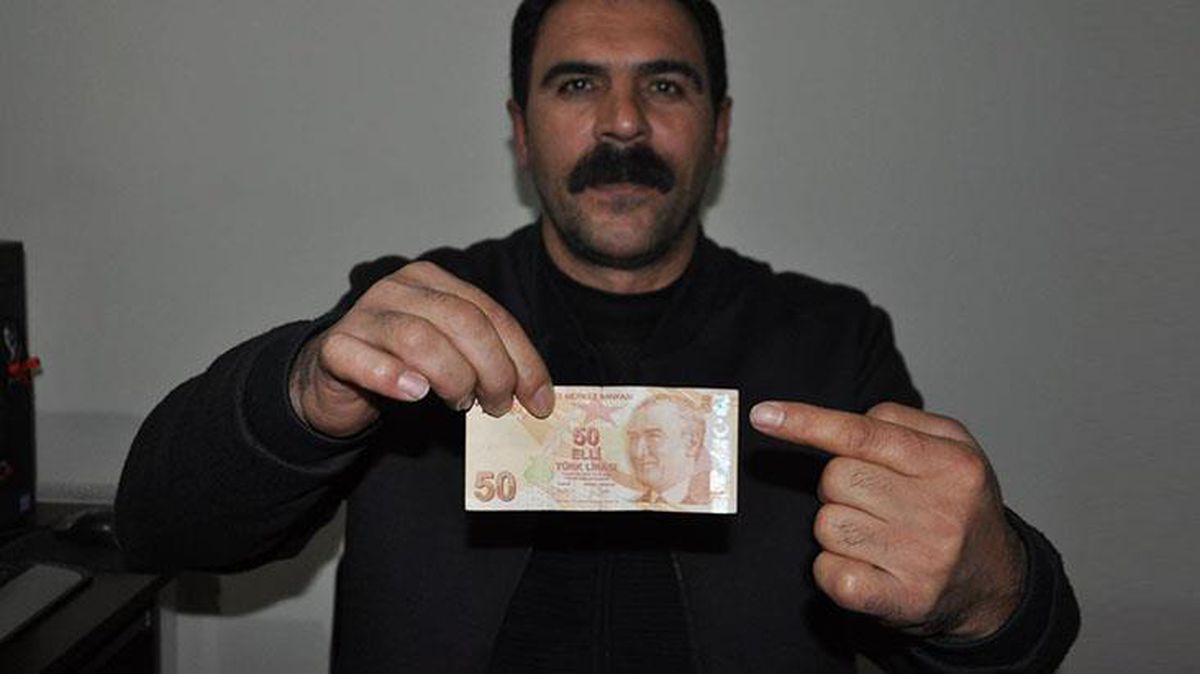 Paraları sayarken şans eseri fark etti! Önce sahte zannetti ama sonra havalara uçtu: Türkiye'de sadece 3-4 tane var