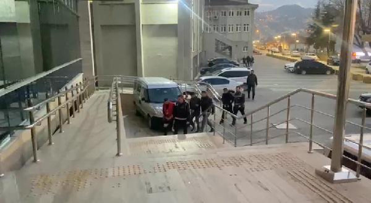 Sahte dolarla altın alan şüpheliler yakalandı