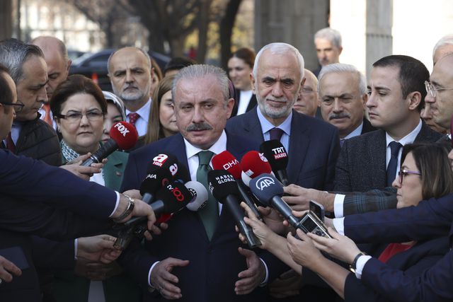 TBMM Başkanı Şentop'tan Kılıçdaroğlu'nun 'Gazi Meclis' çıkışına tepki: Büyük bir saygısızlık TBMM Başkanı Şentop'tan Kılıçdaroğlu'nun 'Gazi Meclis' çıkışına tepki: Büyük bir saygısızlık