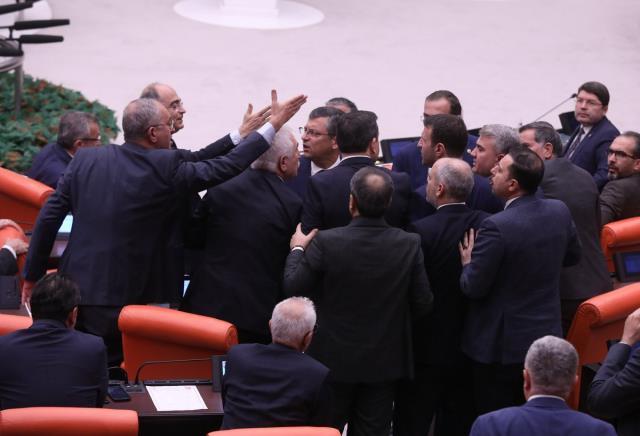 TBMM'de bütçe görüşmelerinde milletvekilleri arasında arbede
