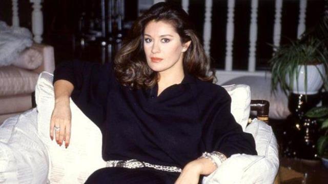 Yeşilçam'ın ok kirpikli güzeli doğum günü kızı oldu! Gençlik iksirini bulmuş gibi Yeşilçam'ın ok kirpikli güzeli doğum günü kızı oldu! Gençlik iksirini bulmuş gibi