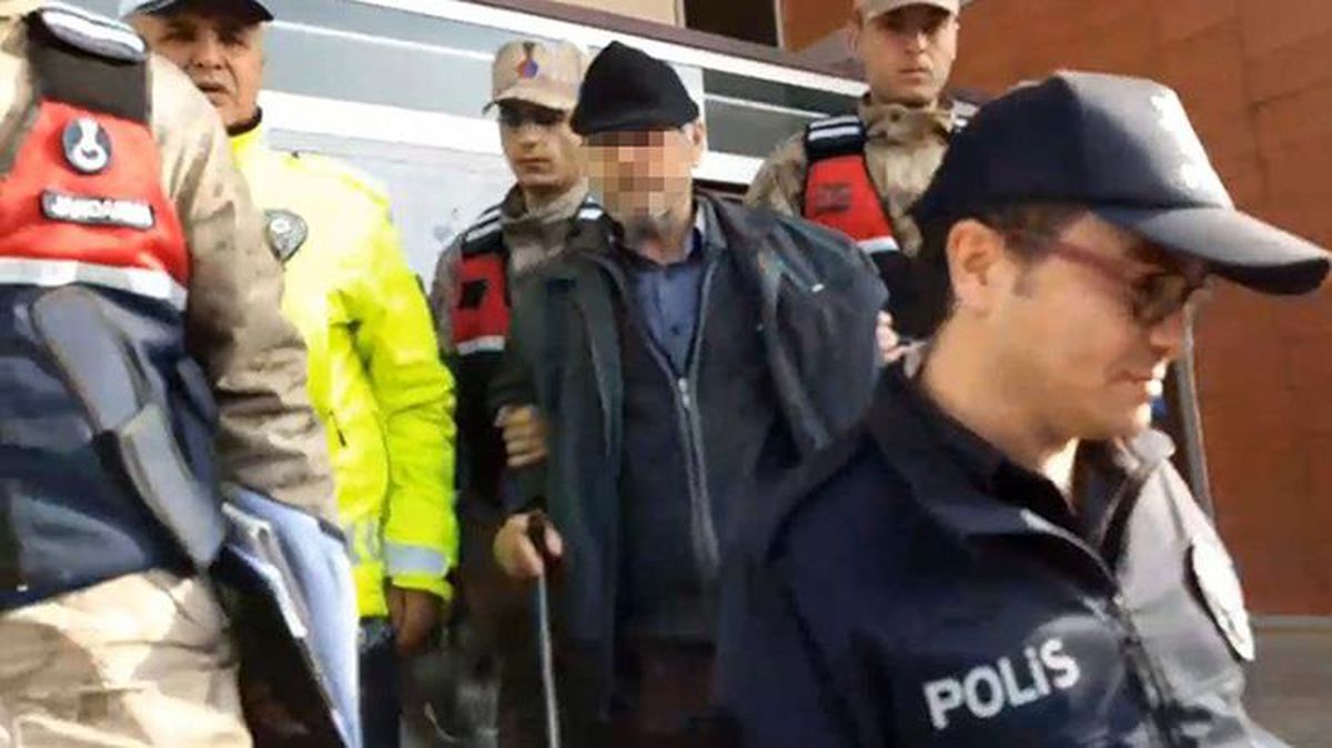 18 yaşındaki genç kızı alıkoyduğu ortaya çıkınca 'erkek değilim' diyen sahte hoca tutuklandı