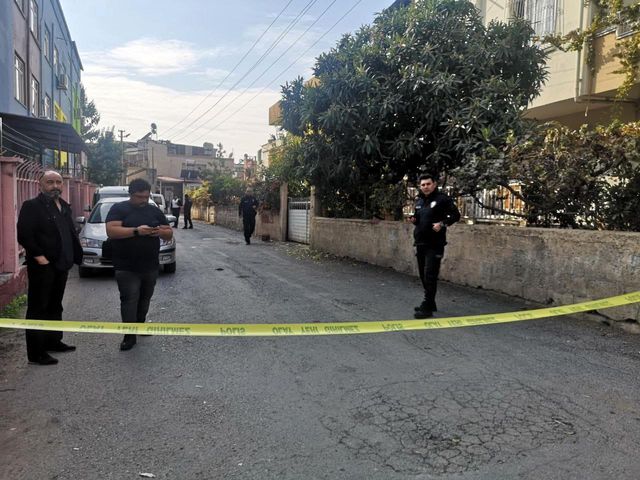 Evin damından rastgele ateş açarak 5 polisi yaralayan şahıs ölü olarak ele geçirildi