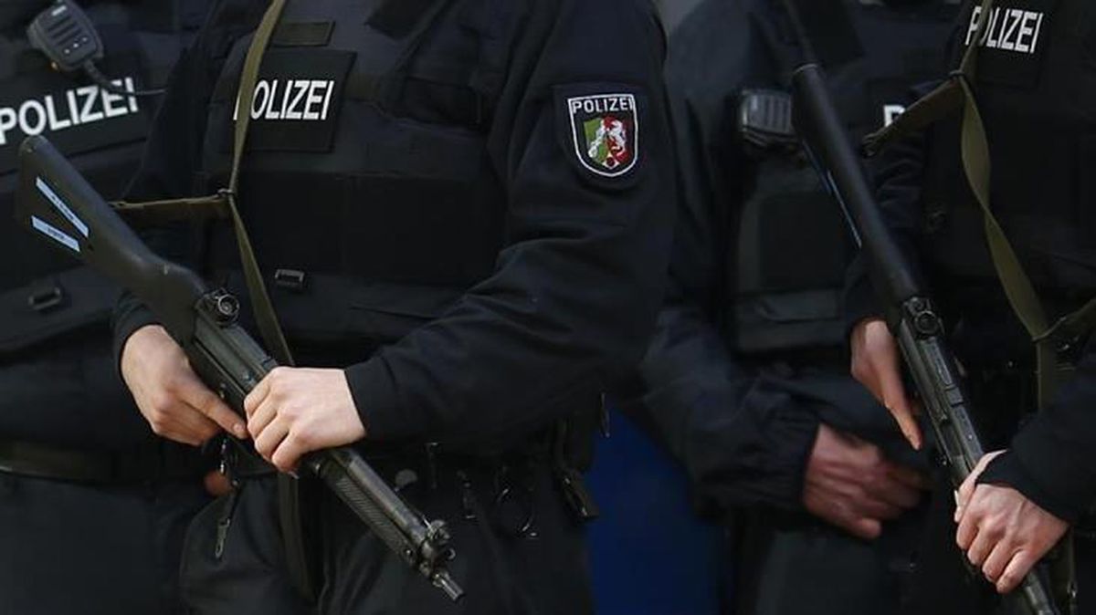 Almanya'da darbe planlayan Nazilere 3 bin polisle operasyon! 25 kişi gözaltında