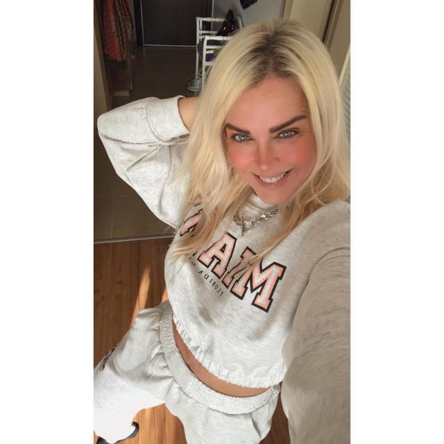 'Şinanari' diyerek hayatımıza girmişti! Güzel şarkıcı estetiklerle tanınmaz hale geldi 'Şinanari' diyerek hayatımıza girmişti! Güzel şarkıcı estetiklerle tanınmaz hale geldi