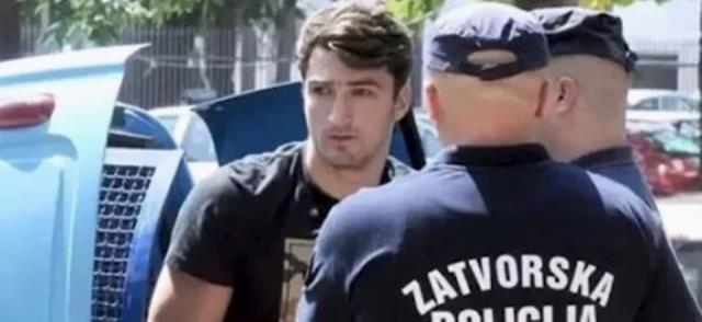 2 dakikalık video paylaşıp Türkiye'deki mafya yapılanmasını afişe etti! Paylaşıma düştüğü not ise çok konuşulur 2 dakikalık video paylaşıp Türkiye'deki mafya yapılanmasını afişe etti! Paylaşıma düştüğü not ise çok konuşulur