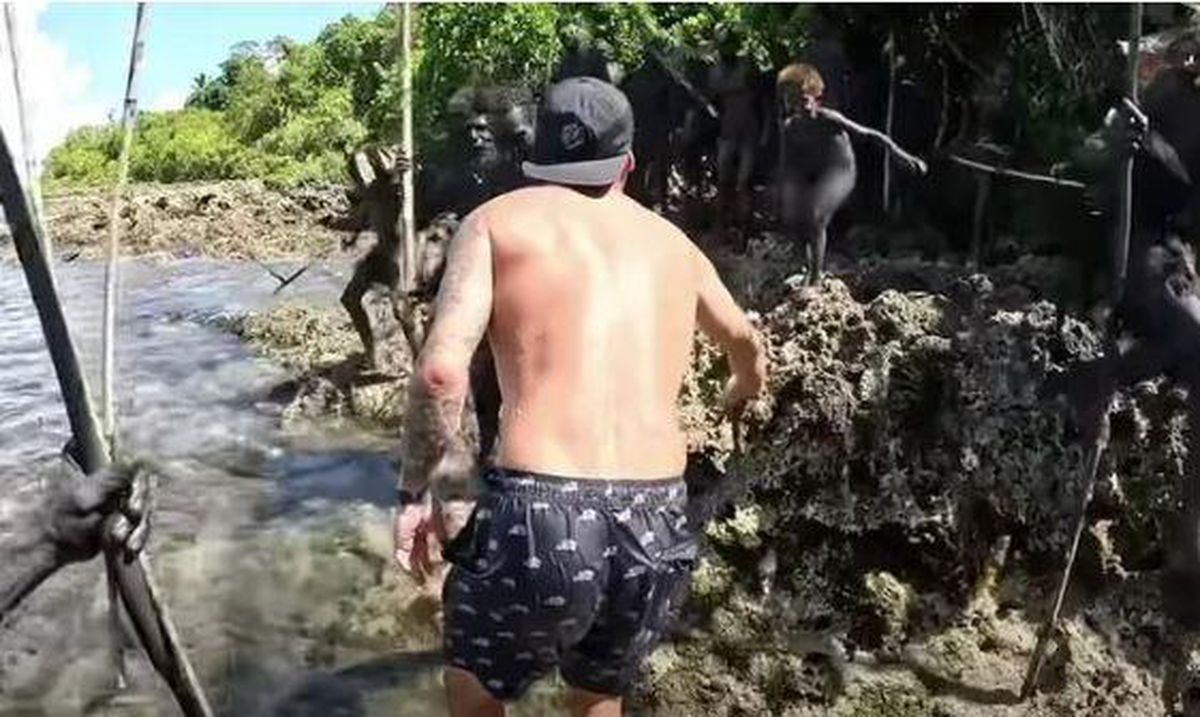 Dünya ile bağlantısı olmayan kabileyi görmeye gitti, fark ettiği detayla hayrete düştü