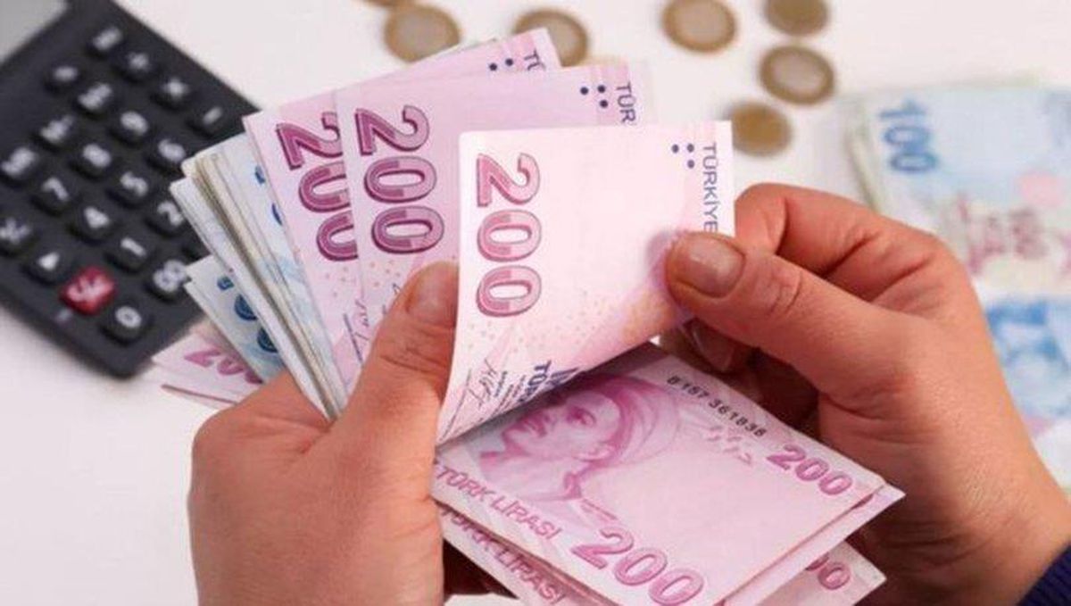 Geçen yılki asgari ücreti doğru tahmin eden ekonomist, bu yıl için de rakam verdi