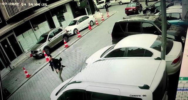 Milyonluk kapkaç kamerada! Güpegündüz 7.5 milyon TL'sini alıp götürdüler