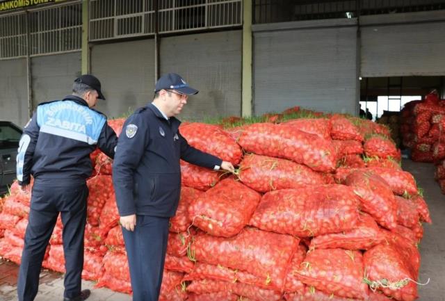 Şanlıurfa'da denetimlerde ele geçirilen 22 ton çürümüş soğan imha edildi