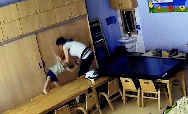 Veliler, skandal görüntülerin ortaya çıktığı kreşe akın etti: Adalete hesap verin