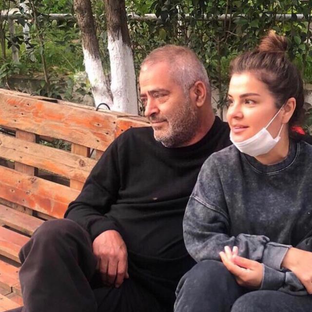 Eşi 6 aydır cezaevinde yatan Elif Karlı isyan etti: Allah pislik insanların kalbine iyilik versin Eşi 6 aydır cezaevinde yatan Elif Karlı isyan etti: Allah pislik insanların kalbine iyilik versin