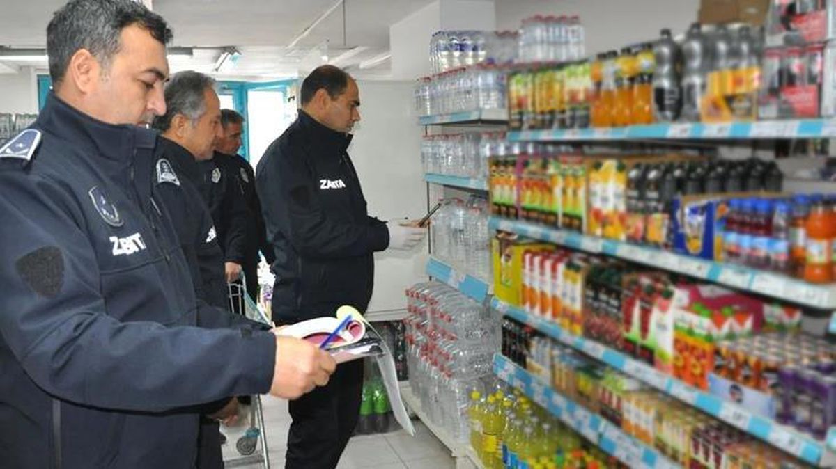 Marketlere denetime giden ekipler, son kullanma tarihinin üzerinden 10 ay geçmiş ürünler buldu
