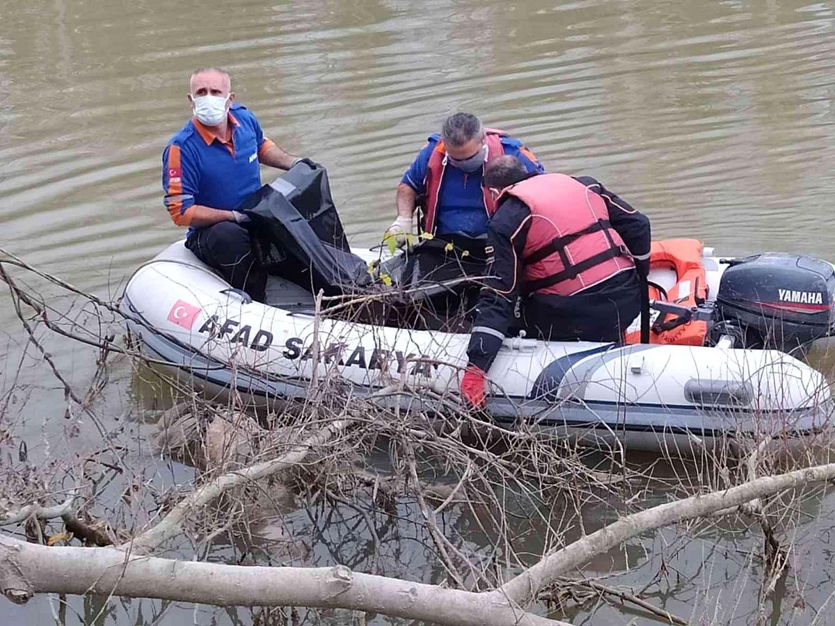 Sakarya Nehri'nde kadın cesedi bulundu