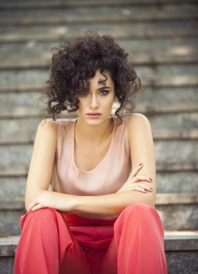 Trafikte alkollü yakalanan Hande Doğandemir'in ehliyetine iki yıl süreyle el konuldu