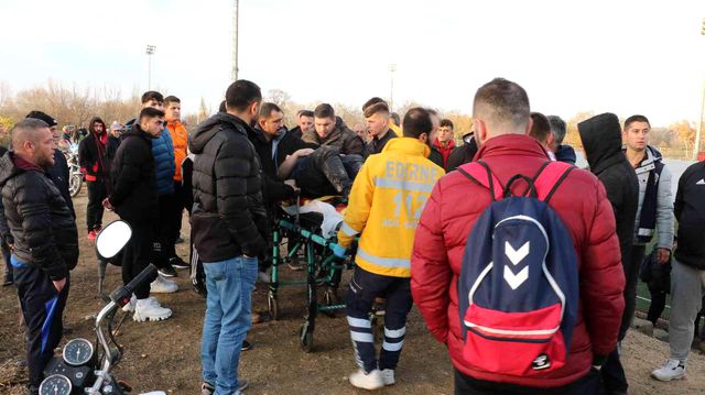 Taraftarla maça satır ve bıçaklarla geldiler! Bitiş düdüğüyle ortalık savaş alanına döndü Taraftarla maça satır ve bıçaklarla geldiler! Bitiş düdüğüyle ortalık savaş alanına döndü