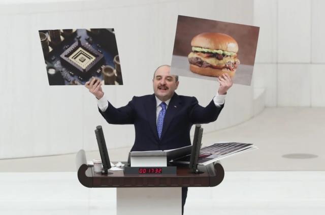 Kılıçdaroğlu'na olay gönderme! Bakan Varank, iki fotoğraf gösterip aradaki farkı CHP'lilere sordu