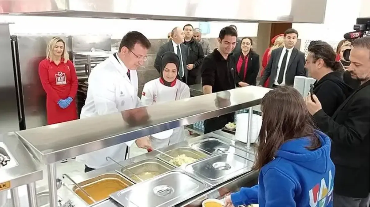 29 TL'ye 4 çeşit yemek! İmamoğlu, Kent Lokantısı'nın 3.'sünü açtı