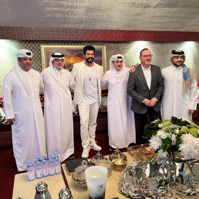 Cinsel istismar suçuyla yargılanan Kevin Spacey ile buluşan Burak Özçivit'e tepki yağıyor Cinsel istismar suçuyla yargılanan Kevin Spacey ile buluşan Burak Özçivit'e tepki yağıyor