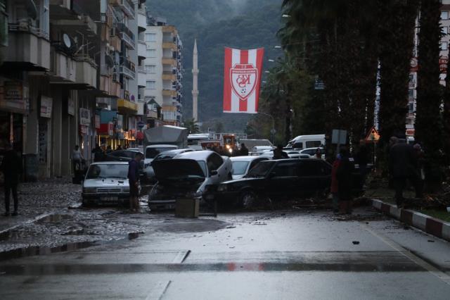 Gece boyu yağan yağmur sonrası kabus gibi bir güne uyandılar! 2 ilçede son durum bu Gece boyu yağan yağmur sonrası kabus gibi bir güne uyandılar! 2 ilçede son durum bu