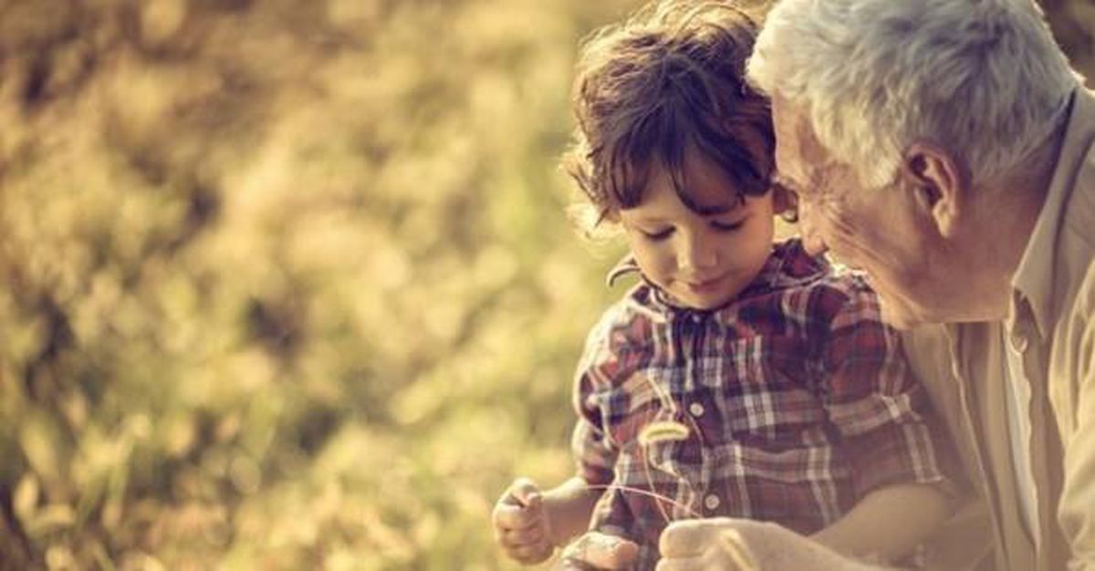 Rüyada ölmüş dedeyi görmek ne anlama gelir? Rüyada ölmüş dedeye sarılmak, konuşmak elini öpmek ne anlama gelir?