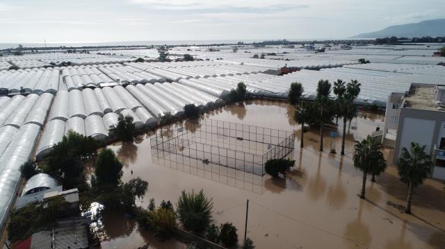 Son Dakika: Antalya'da selin bilançosu: 100 konut, 497 araç ve 12 bin 500 dönüm sera hasar gördü