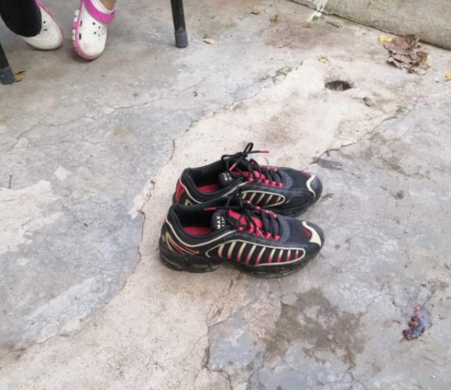 Tanınmamak için her şeyi yapan silahlı soyguncu, ayakkabısından tespit edilip yakalandı