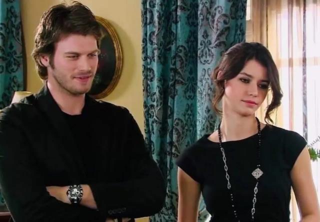 14 yıl aradan sonra sürpriz buluşma! Aşk-ı Memnu hayranları fotoğrafa beğeni yağdırdı 14 yıl aradan sonra sürpriz buluşma! Aşk-ı Memnu hayranları fotoğrafa beğeni yağdırdı