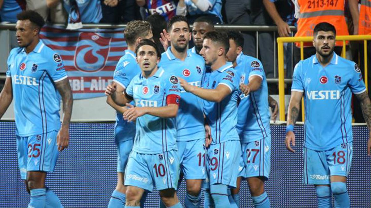 En iyisi o! Trabzonspor'un yıldızına ülkesinden büyük onur