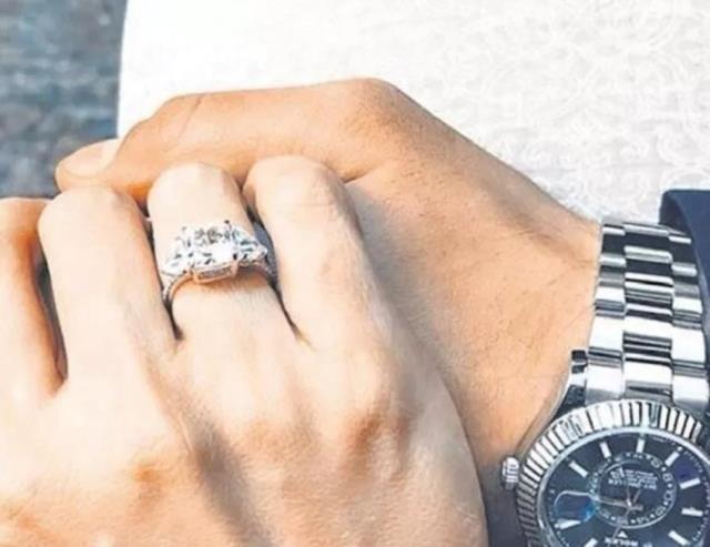 Hadise'yle boşanan Mehmet Dinçerler, hakkındaki sahte yüzük ve robot süpürge iddiasını yalanladı Hadise'yle boşanan Mehmet Dinçerler, hakkındaki sahte yüzük ve robot süpürge iddiasını yalanladı