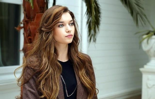 Hazal Subaşı,IMDb'deki başarısıyla Afra Saraçoğlu'nu tahtından etti Hazal Subaşı,IMDb'deki başarısıyla Afra Saraçoğlu'nu tahtından etti