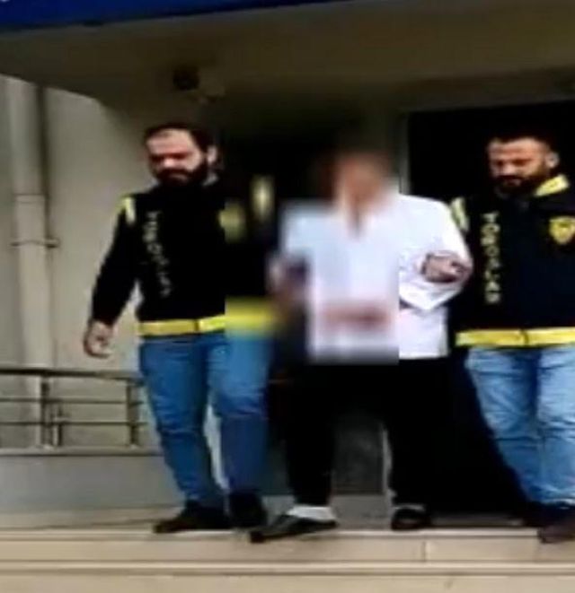 Bir sahte doktor haberi de Mersin'den! Her şeyi tek tek planladı ancak bir hatası başını yaktı Bir sahte doktor haberi de Mersin'den! Her şeyi tek tek planladı ancak bir hatası başını yaktı
