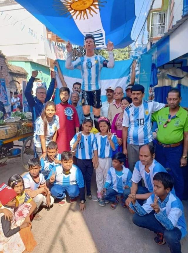 Messi görse 'Bu kim?' der! Arjantinli yıldızın, Hindistan'daki heykeli dalga konusu oldu