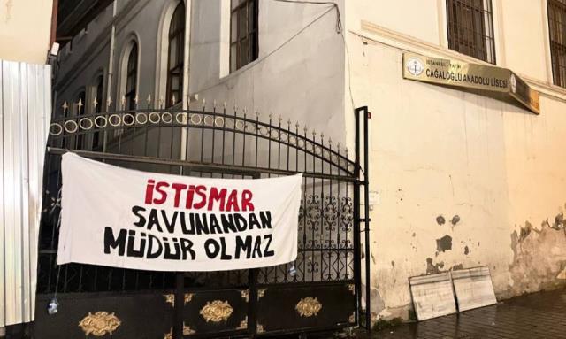 Veliler lisenin önüne akın etti! Konu: 6 yaşındaki kızın istismarı, okul müdürünün paylaşımı tepki çekti