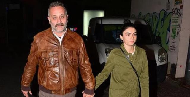 Hazar Ergüçlü ile Onur Ünlü ayrıldı mı? Hazar Ergüçlü ile yönetmen Onur Ünlü neden ayrıldı? Hazar Ergüçlü ile Onur Ünlü ayrıldı mı? Hazar Ergüçlü ile yönetmen Onur Ünlü neden ayrıldı?