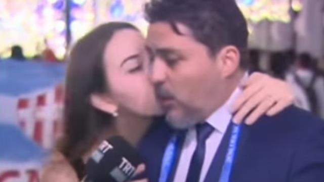 Sosyal medya yıkıldı! Rusya'da kadın taraftarın öptüğü TRT yorumcusu, Katar'da da tehlike atlattı