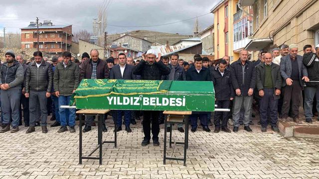100'ün üzerinde torunu olan 105 yaşındaki Bekir dede hayatını kaybetti