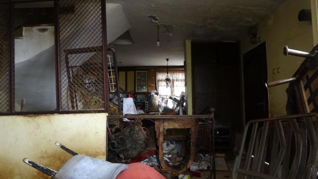 Bahçeyi kazan ekipler gözlerine inanamadı: Ev değil hayvan mezarlığı