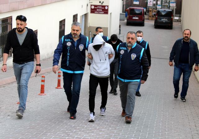 Boğazını keserek öldürdükleri şahsı yakan sanıklar hakim karşısına çıktı Boğazını keserek öldürdükleri şahsı yakan sanıklar hakim karşısına çıktı