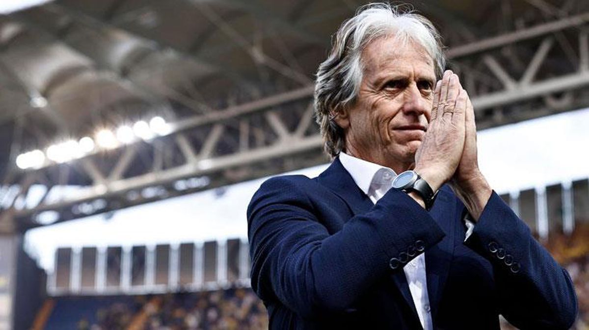 Fenerbahçe'nin paylaşımında Jorge Jesus'un eliyle yaptığı hareket, taraftara derin bir 'Oh' çektirdi