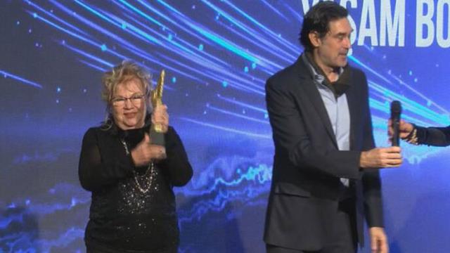 11. Mood Ödülleri gerçekleştirildi! Törene akın eden ünlüler tek tek ödüllerini aldı