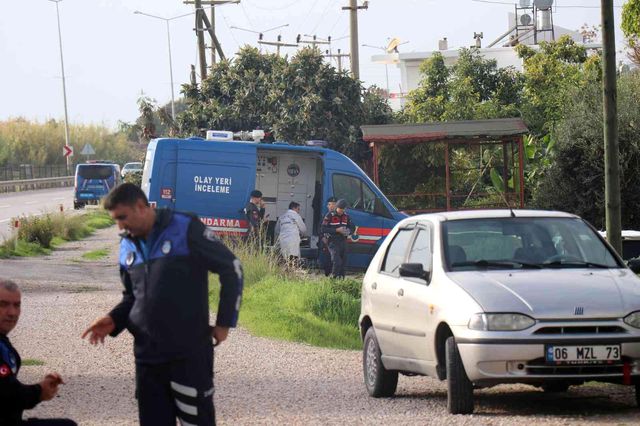 Akli dengesi yerinde olmayan kadın binaya 3 patlayıcı koydu Akli dengesi yerinde olmayan kadın binaya 3 patlayıcı koydu
