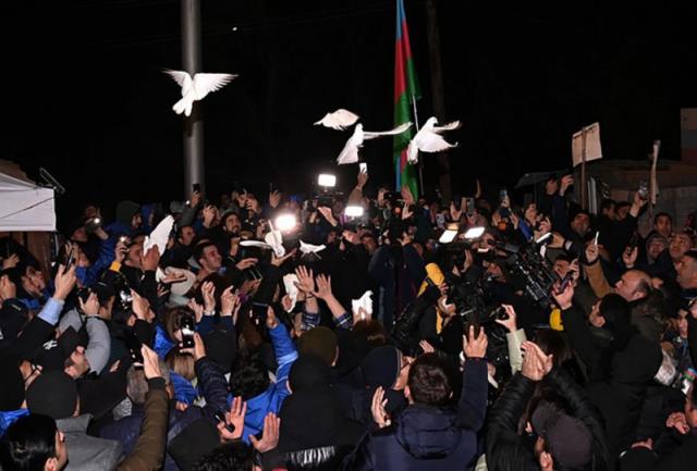 Kardeş ülke Azerbaycan'da vatandaşların haklı isyanı! Rus askerleri ile karşı karşıya geldiler