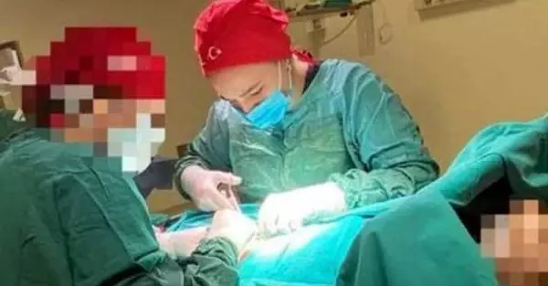 Türkiye onu 'sahte doktor' olarak tanımıştı! Herkesi kandırıp, ameliyata bile giren Ayşem Özkiraz hakkında yeni gelişme Türkiye onu 'sahte doktor' olarak tanımıştı! Herkesi kandırıp, ameliyata bile giren Ayşem Özkiraz hakkında yeni gelişme