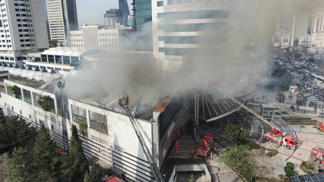 Son Dakika! İstanbul Levent'teki Metrocity AVM'de çıkan yangın söndürüldü: Can kaybı veya yaralı yok Son Dakika! İstanbul Levent'teki Metrocity AVM'de çıkan yangın söndürüldü: Can kaybı veya yaralı yok
