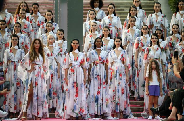 Antalya'da Cindy rüzgarı: Dünyaca ünlü model Dosso Dossi Fashion Show'da podyuma çıktı Antalya'da Cindy rüzgarı: Dünyaca ünlü model Dosso Dossi Fashion Show'da podyuma çıktı